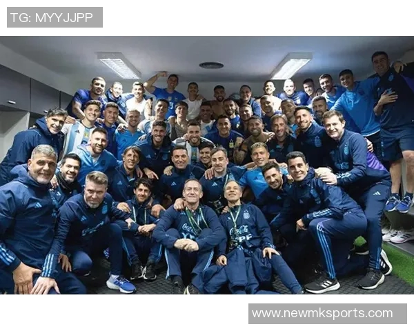 德保罗与梅西亲密合影庆祝晋级期待更辉煌的未来