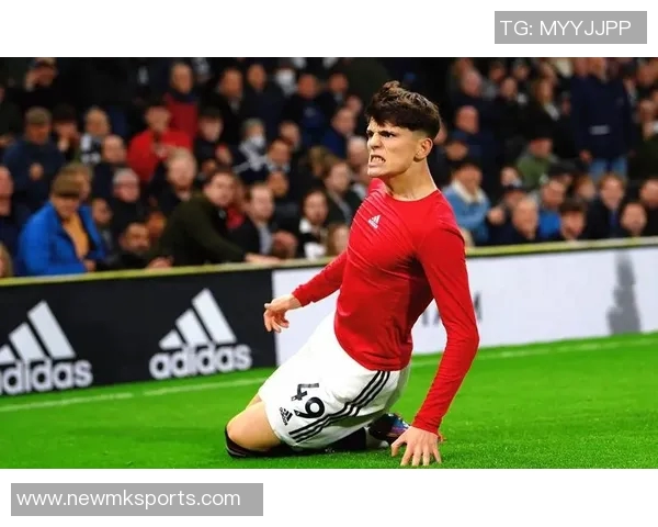 迪亚斯激情滑跪庆祝倒地助攻与补时绝杀展现战斗精神至最后一刻