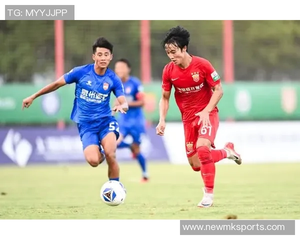 中乙联赛第30轮上海海港富盛经开队与温州俱乐部中胤队战成平局精彩对决