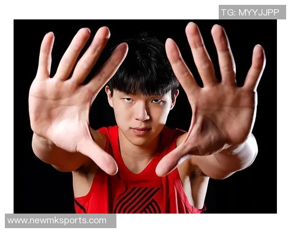 杨瀚森在比赛中表现出色需加强防守与无球跑动提升实力