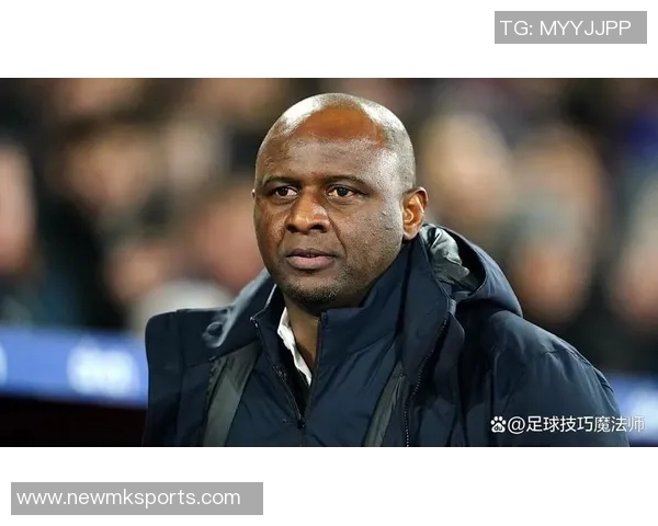 德罗西正式成为热那亚新任主帅接替维埃拉开启执教生涯