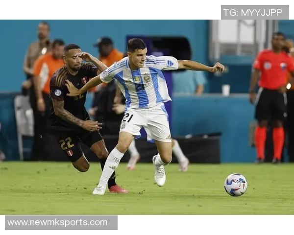 法国队球探现场考察国米前锋博尼关注罗马对国米的精彩对决