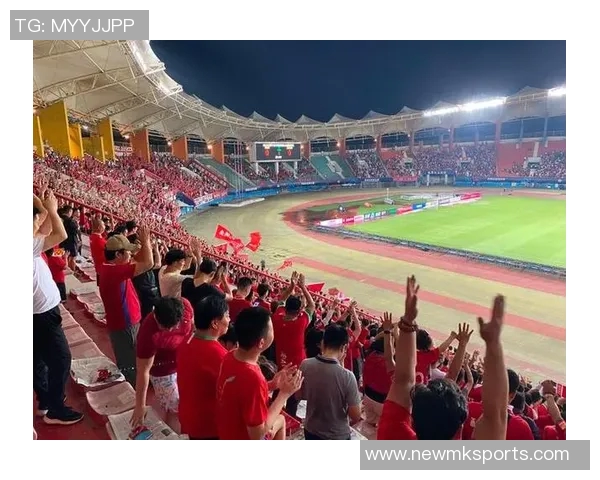 河南球迷热情高涨足协杯决赛现场人潮涌动北京球迷人数相对较少